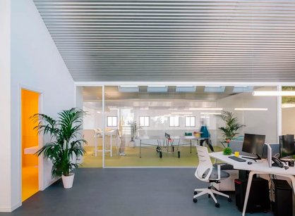 如何將廠房裝修設計空間改造成廣告遞送公司的辦公空間——SIDERAL